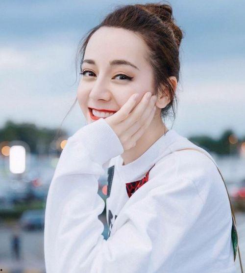 热巴爆料小伙视频,揭秘背后故事