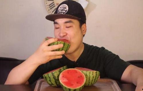 网红董赫吃瓜是真的吗视频,是真是假？