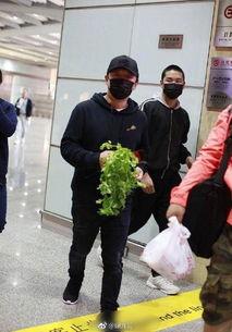 黄渤机场爆料视频播放,揭秘明星幕后趣事