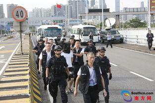 出警爆料抢劫案例最新,最新抢劫案紧急通报，警方全力追捕嫌疑人