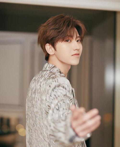 娱乐圈爆料某男星脏病,某男星涉嫌染上不洁疾病，真相令人震惊