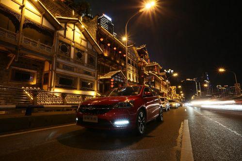 洪崖洞吃瓜网红是谁呀,揭秘网络红人的神秘面纱